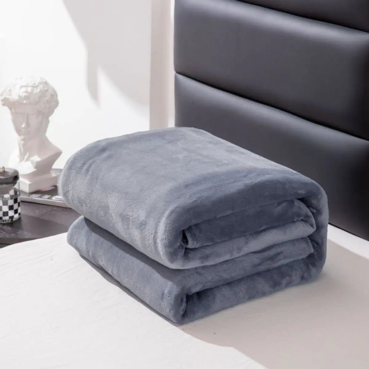 Simple and plain colored plush blanket, multifunctional Farley plush blanket cover, thickened and warm