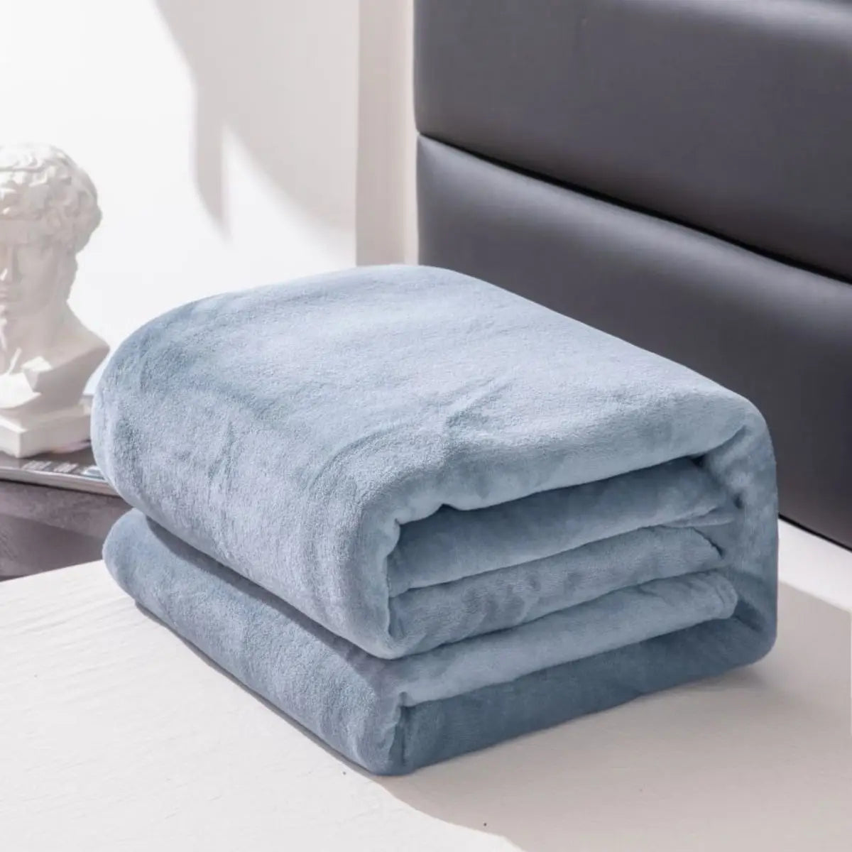 Simple and plain colored plush blanket, multifunctional Farley plush blanket cover, thickened and warm