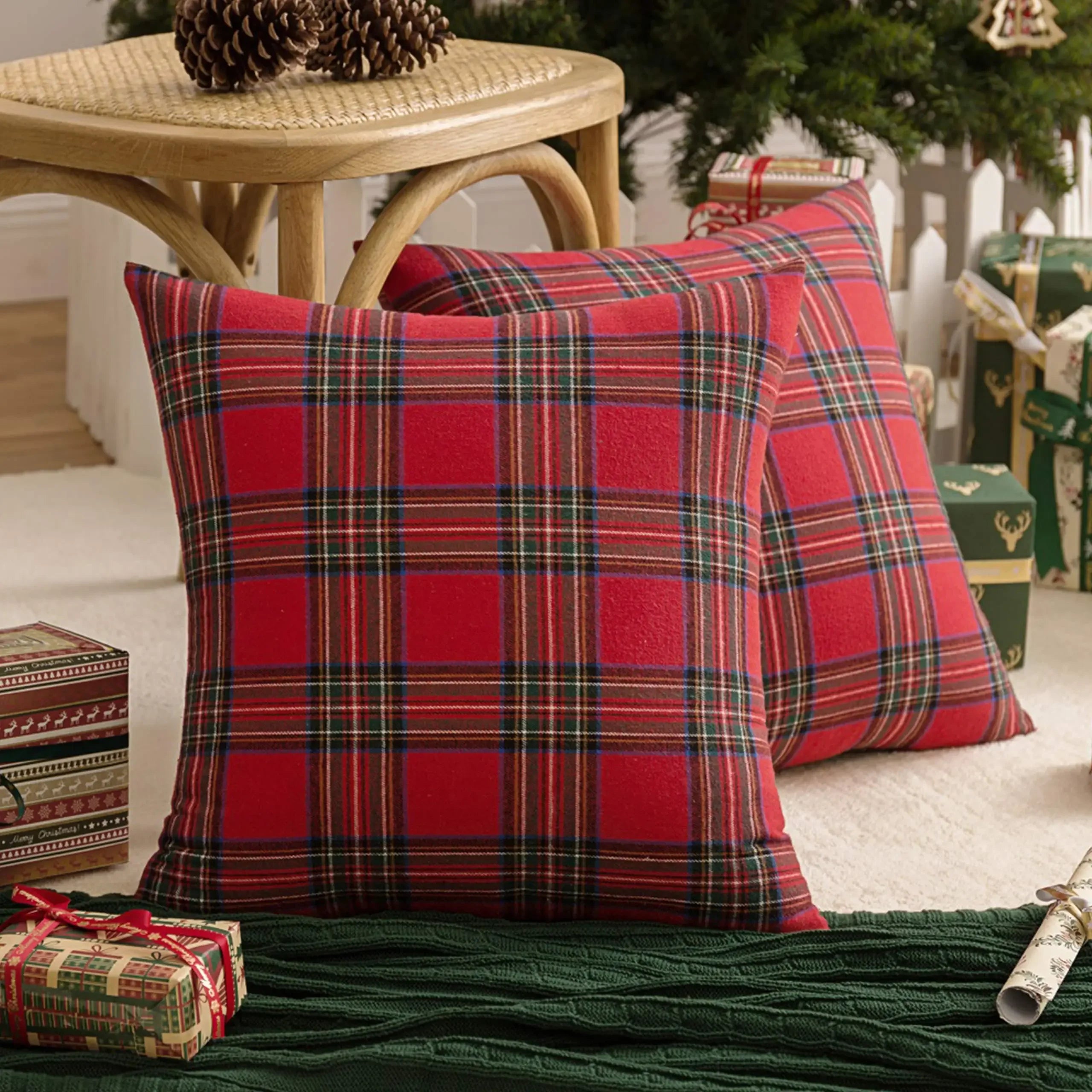 18x18 Inch Christmas Pillow Cases Checkered Cushion Cover Decorative for Sofa Plaid Woven Pillowcase for Festive Party Occasions