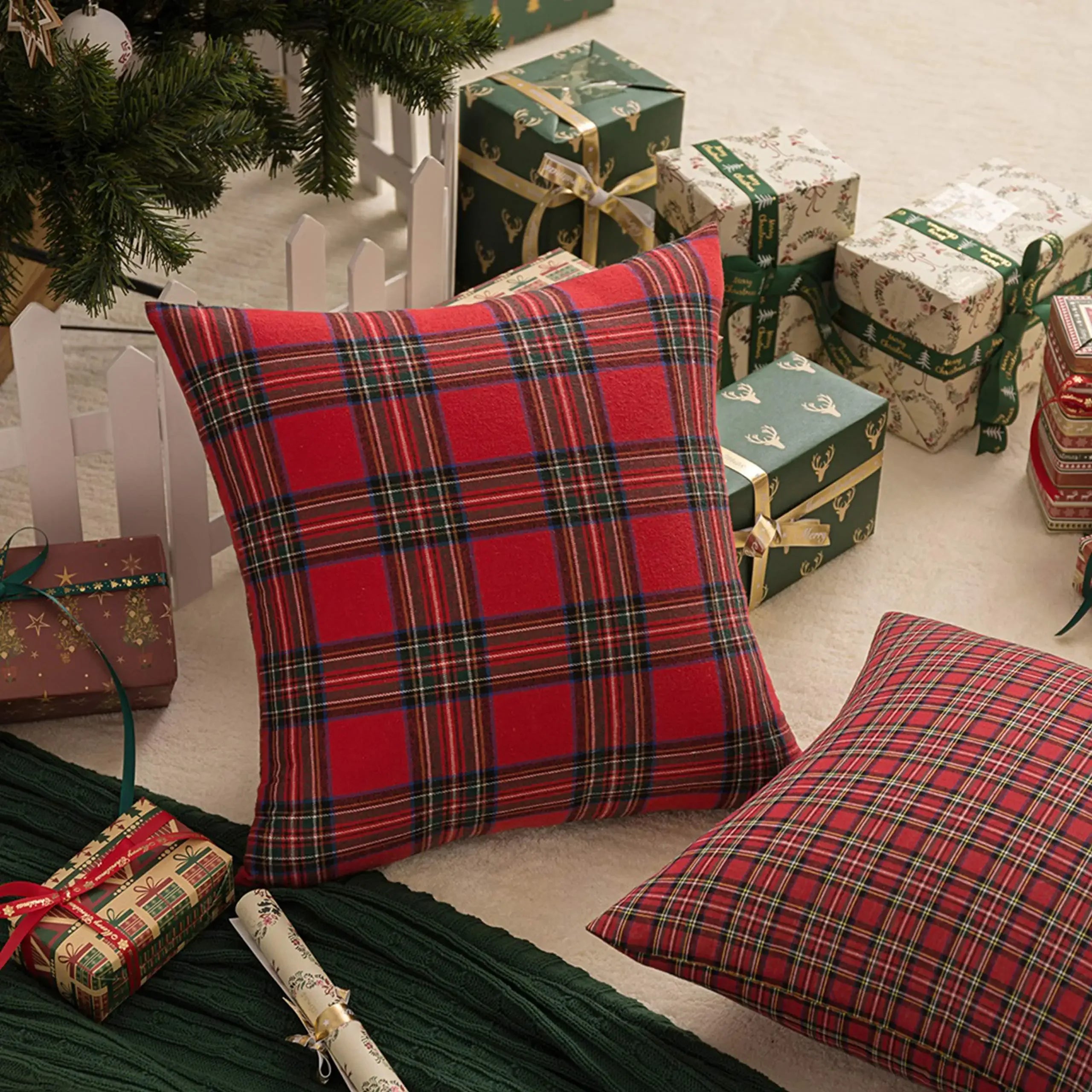 18x18 Inch Christmas Pillow Cases Checkered Cushion Cover Decorative for Sofa Plaid Woven Pillowcase for Festive Party Occasions