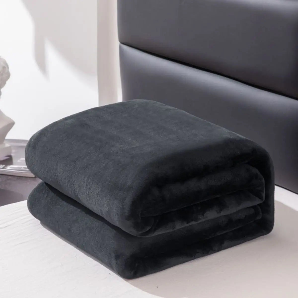 Simple and plain colored plush blanket, multifunctional Farley plush blanket cover, thickened and warm