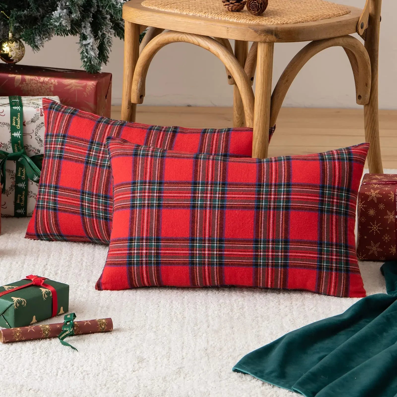 18x18 Inch Christmas Pillow Cases Checkered Cushion Cover Decorative for Sofa Plaid Woven Pillowcase for Festive Party Occasions