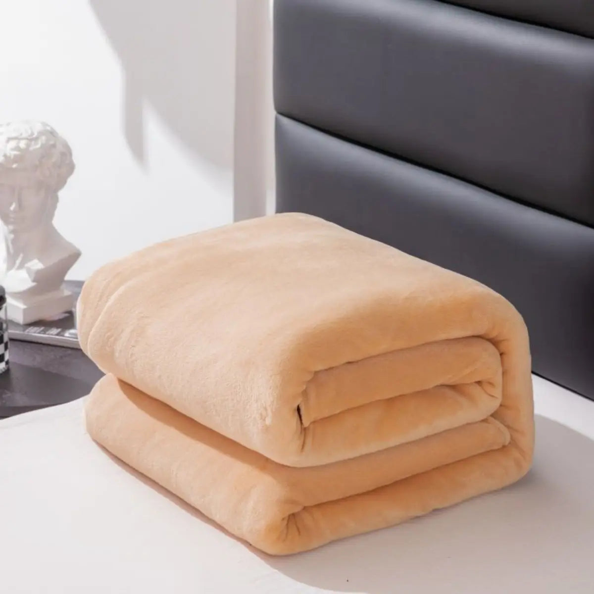 Simple and plain colored plush blanket, multifunctional Farley plush blanket cover, thickened and warm